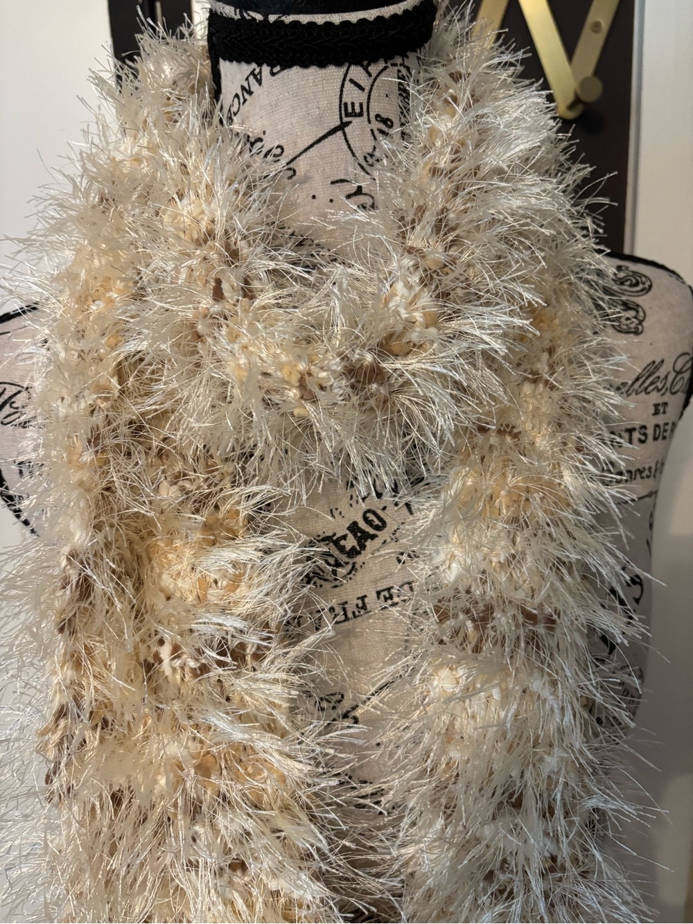Luxurious Cream Eyelash Faux-Fur Scarf - Women Accessories